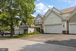 featured image of 6 Redtail Ct #112
