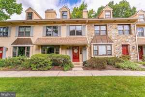 featured image of 11 Chateau Cir