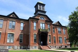 featured image of 745 Manor St #10
