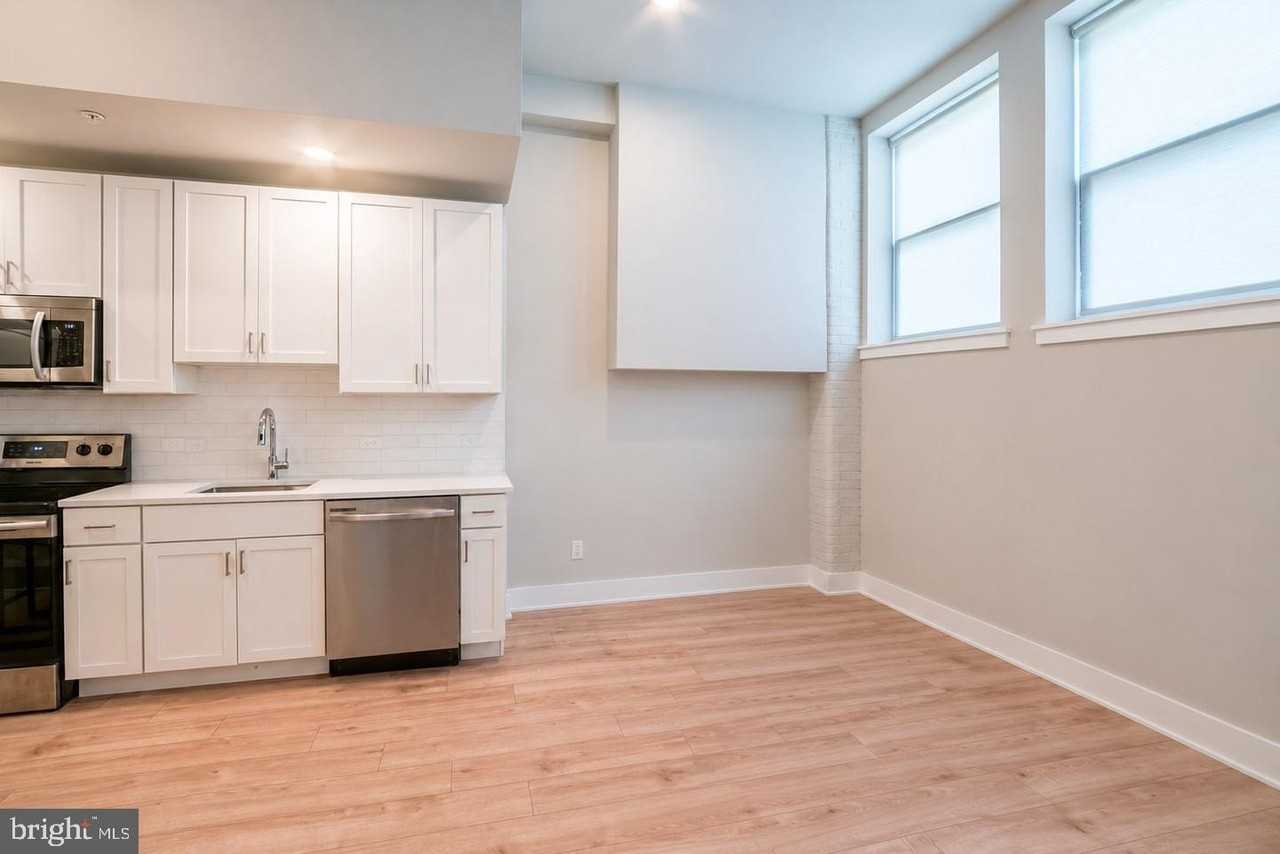 1300 S 19th St #4 - Photo 4 of 18