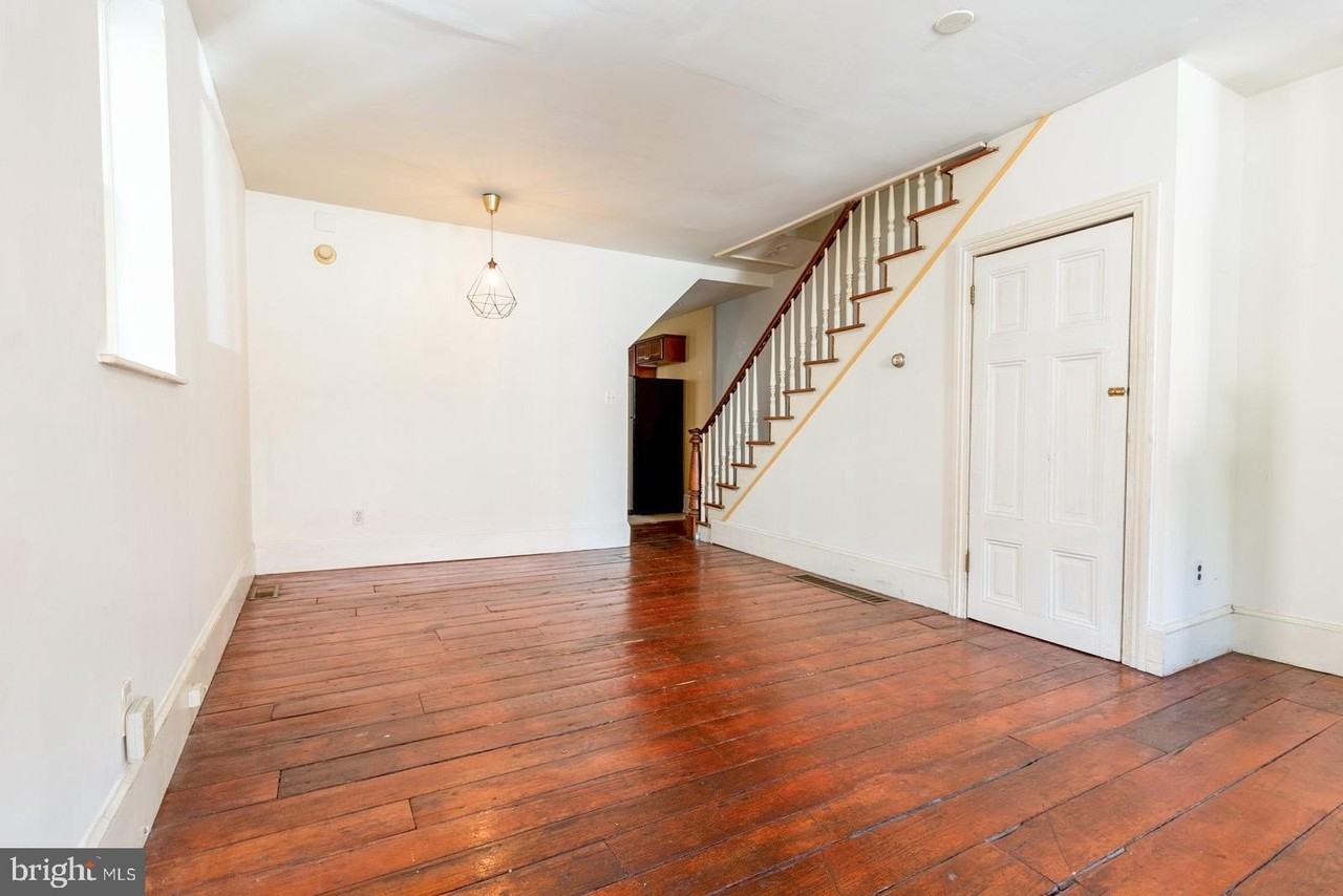 1006 Bainbridge St #1 - Photo 3 of 36