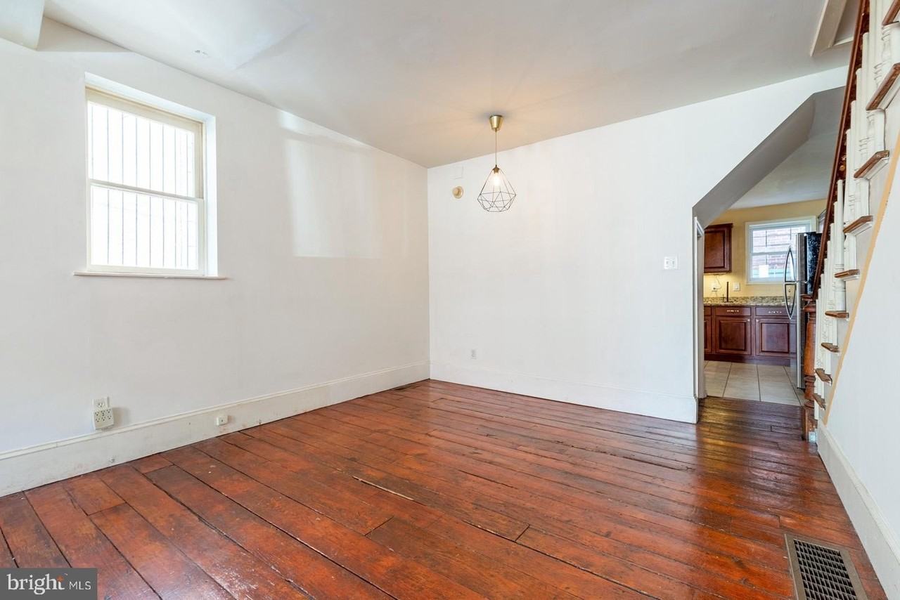 1006 Bainbridge St #1 - Photo 6 of 36