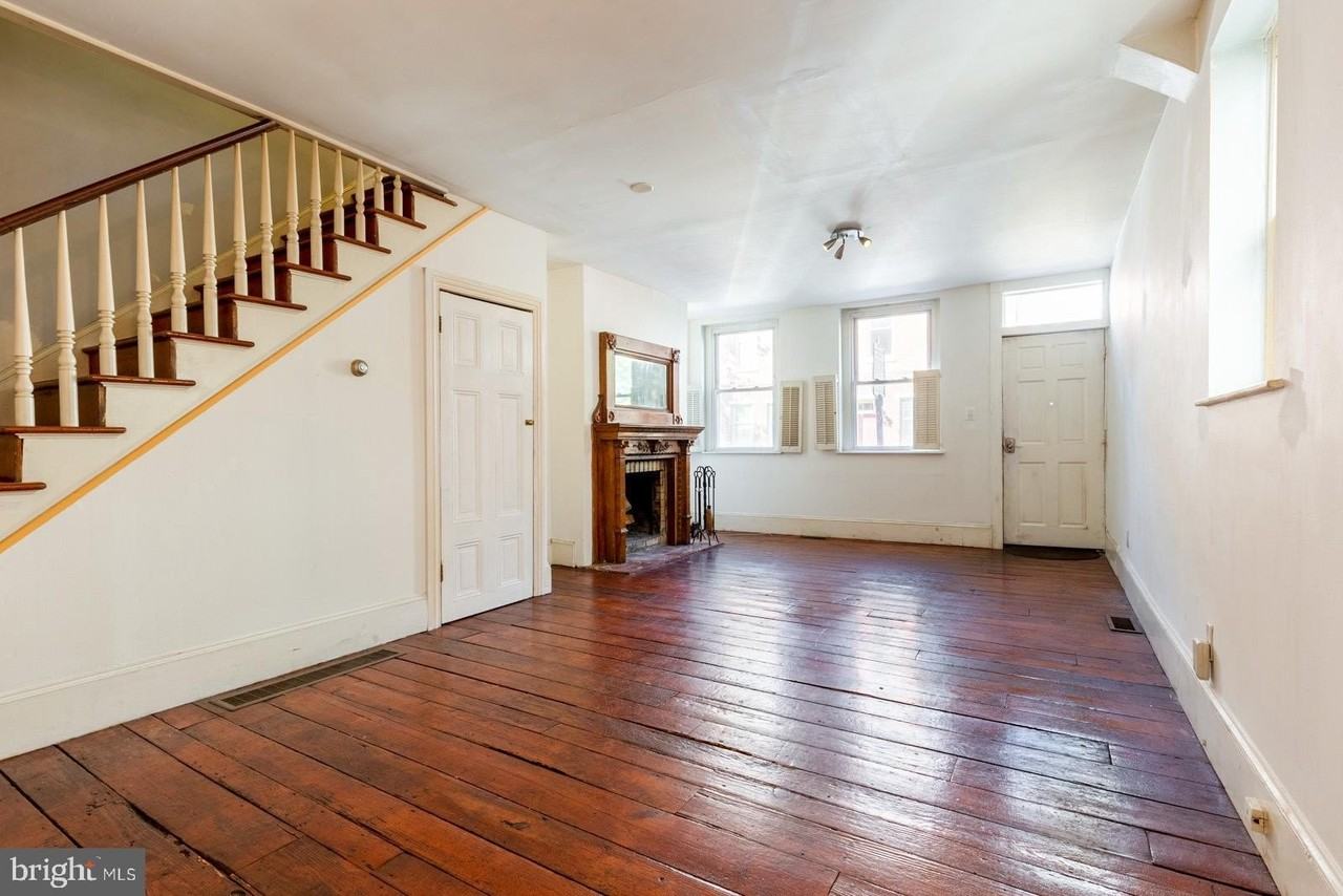 1006 Bainbridge St #1 - Photo 7 of 36