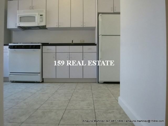 W 207th St & Vermilyea Ave