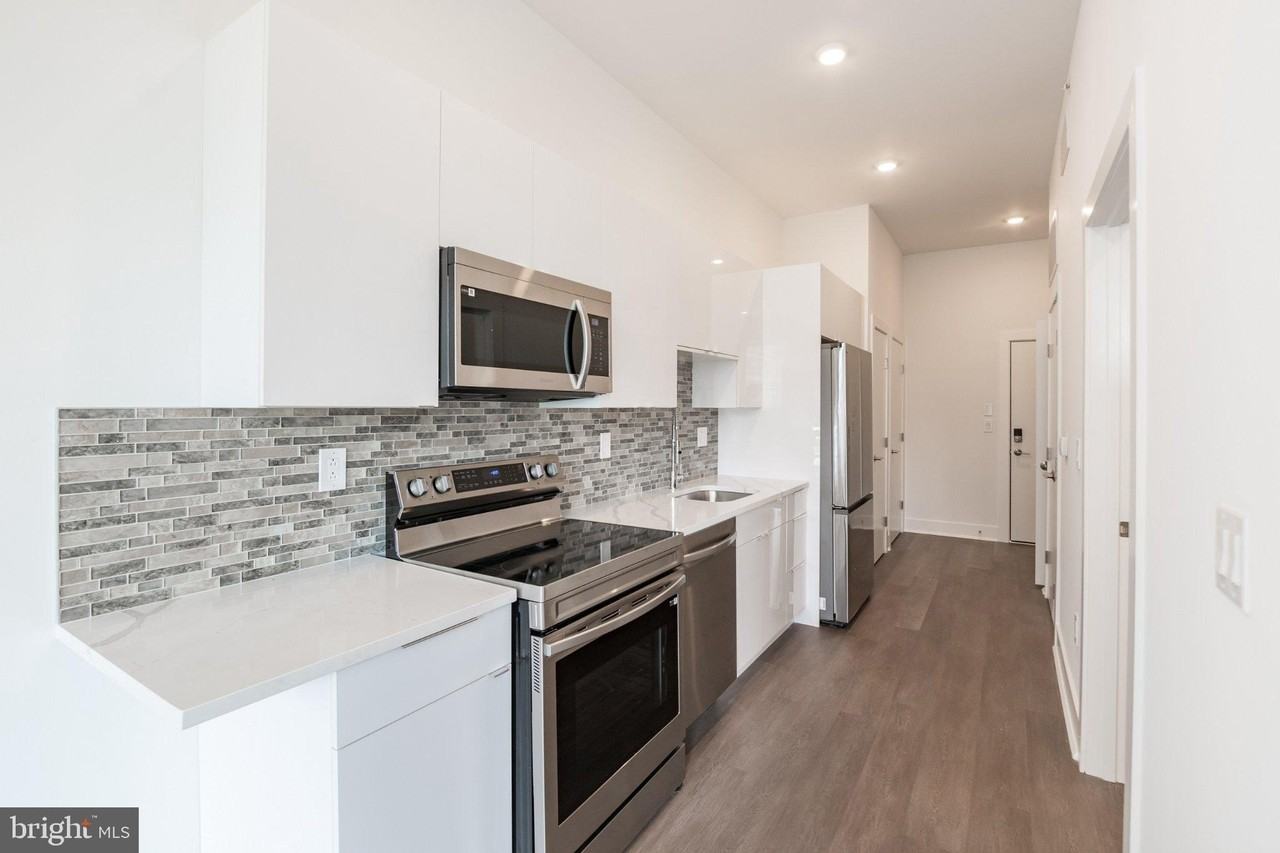 813 N Broad St #413 - Photo 3 of 29