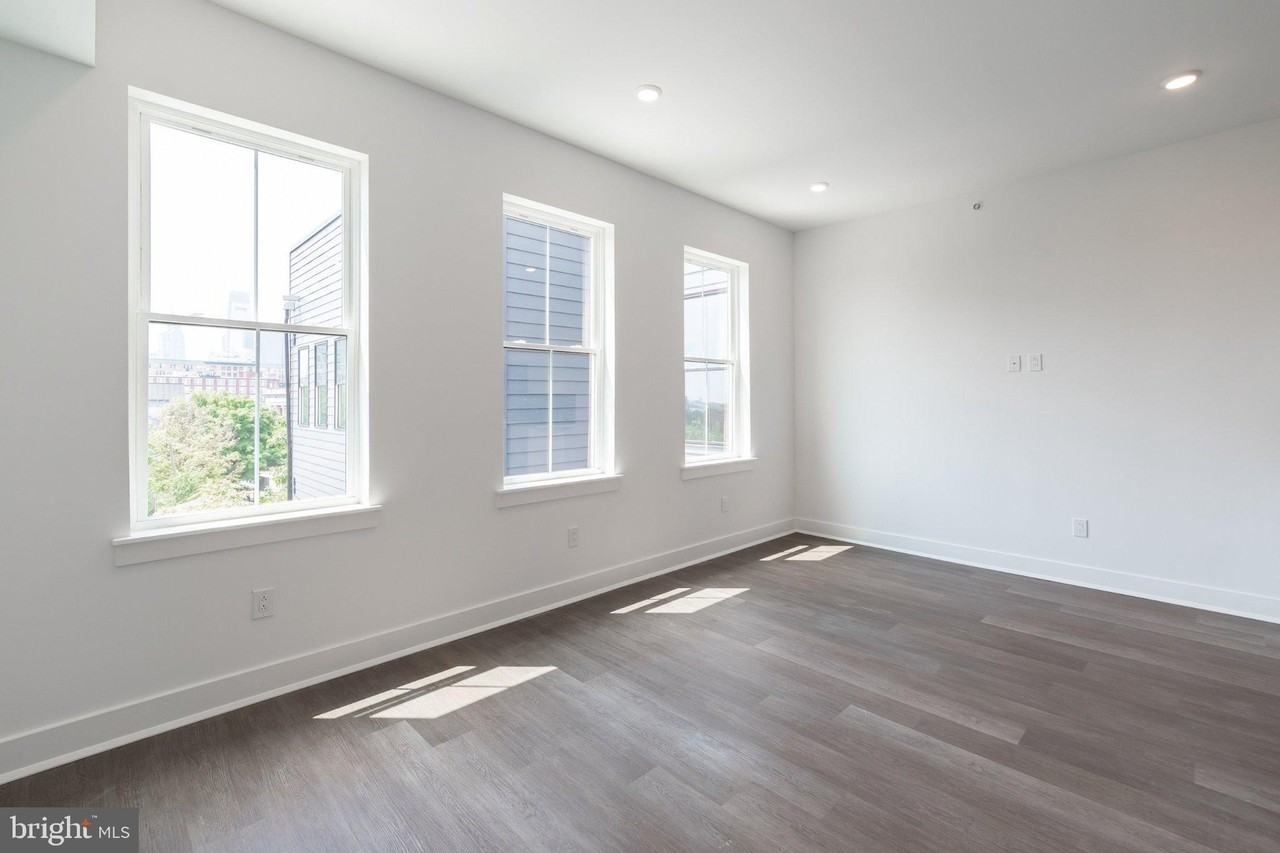 813 N Broad St #413 - Photo 4 of 29