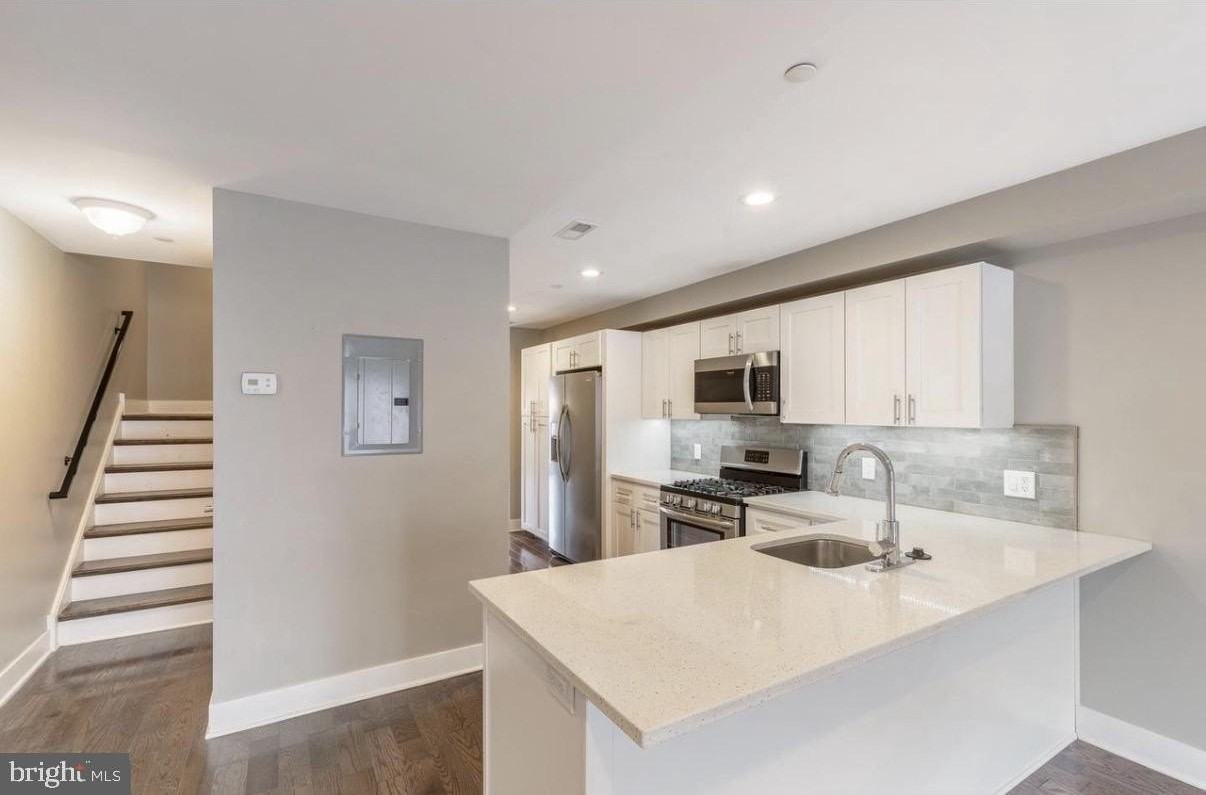 1248 N 25th St #C - Photo 3 of 24