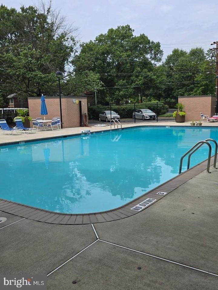 4501 Arlington Blvd #811 - Photo 3 of 13