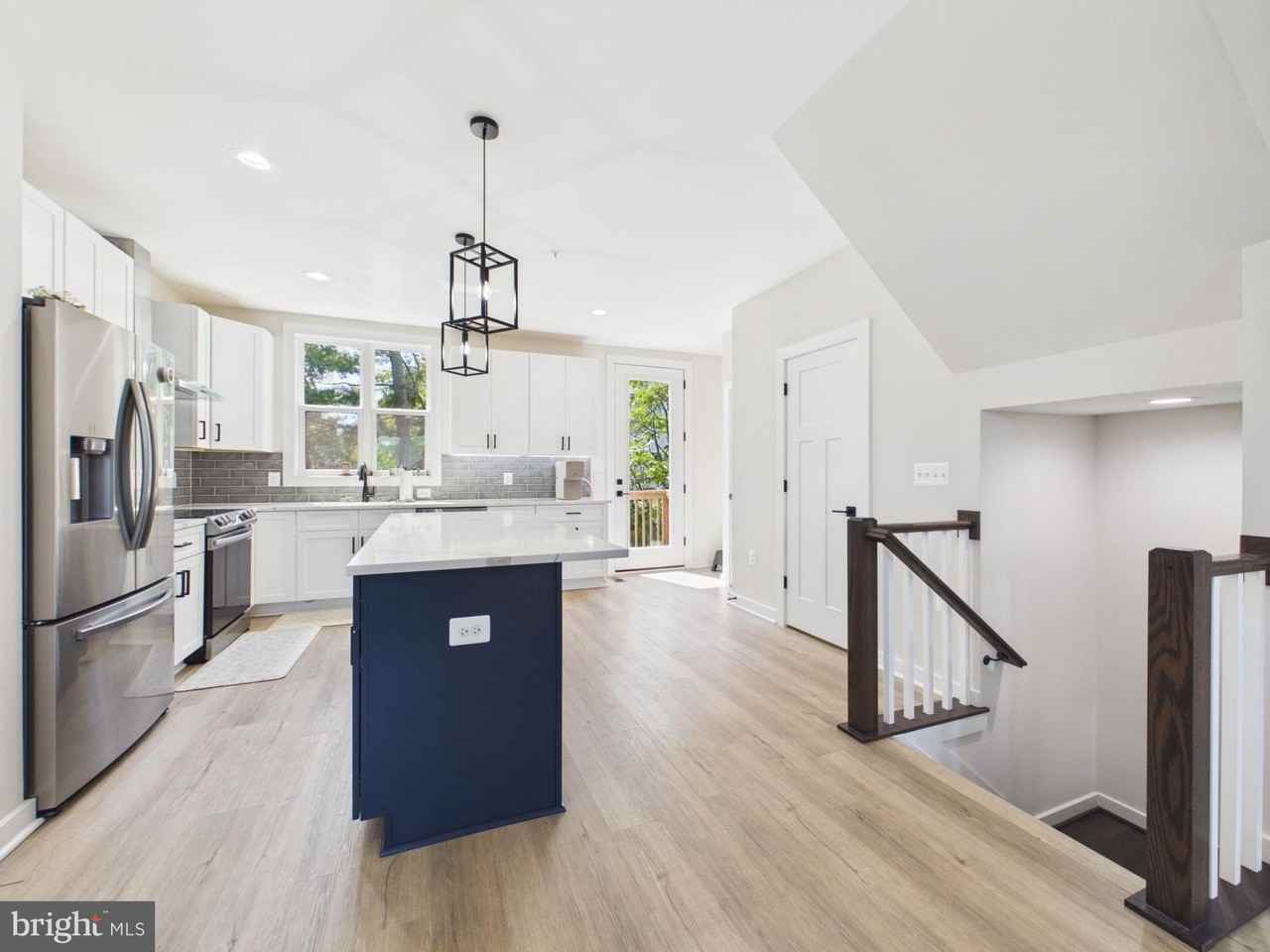 6332 Stevenson Ave - Photo 7 of 36