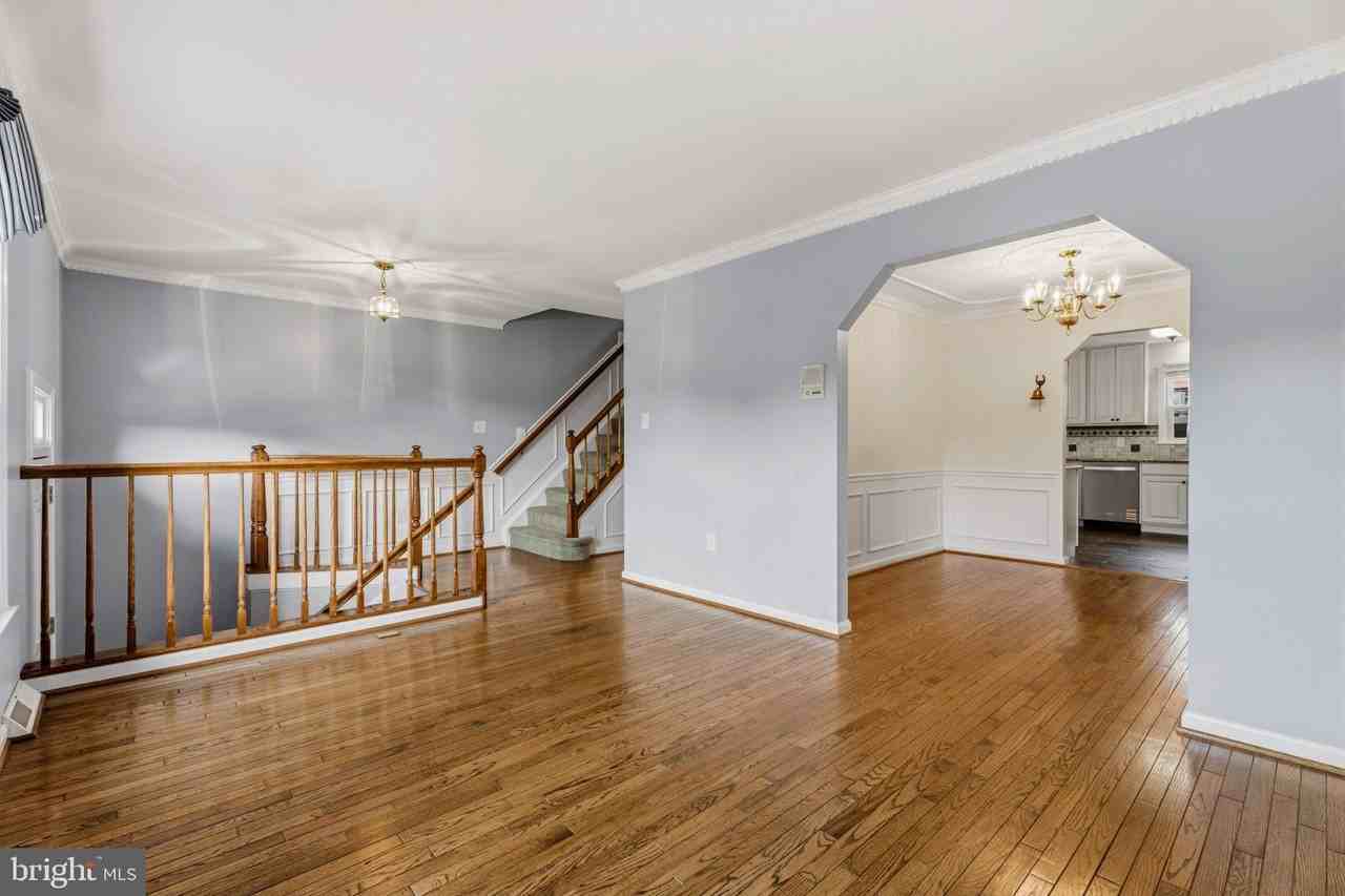 6010 Southward Way - Photo 5 of 39
