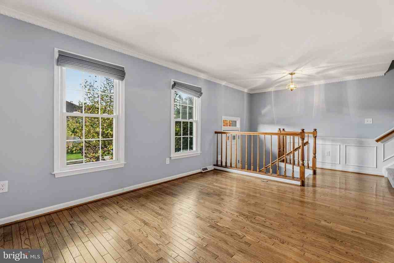 6010 Southward Way - Photo 6 of 39