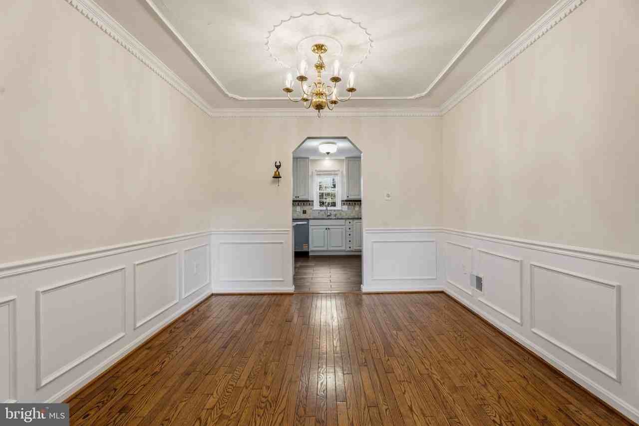 6010 Southward Way - Photo 7 of 39