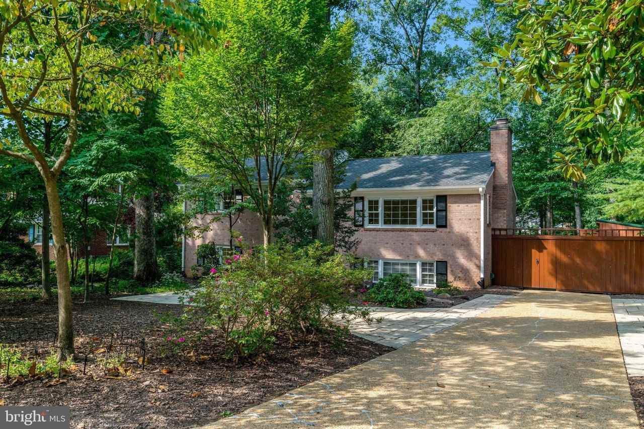 5920 Jane Way - Photo 4 of 50