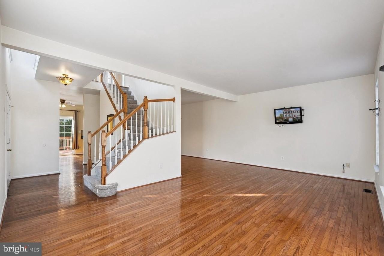 2560 James Maury Dr - Photo 4 of 28