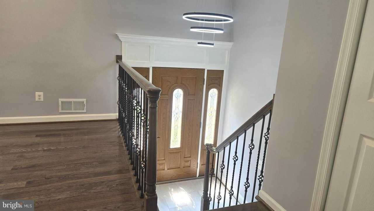 7512 Allan Ave - Photo 3 of 28