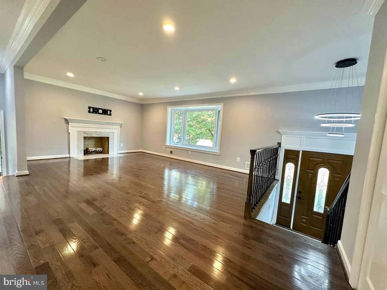 7512 Allan Ave - Photo 4 of 28