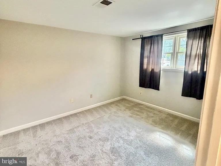 43576 Blacksmith Sq - Photo 6 of 14