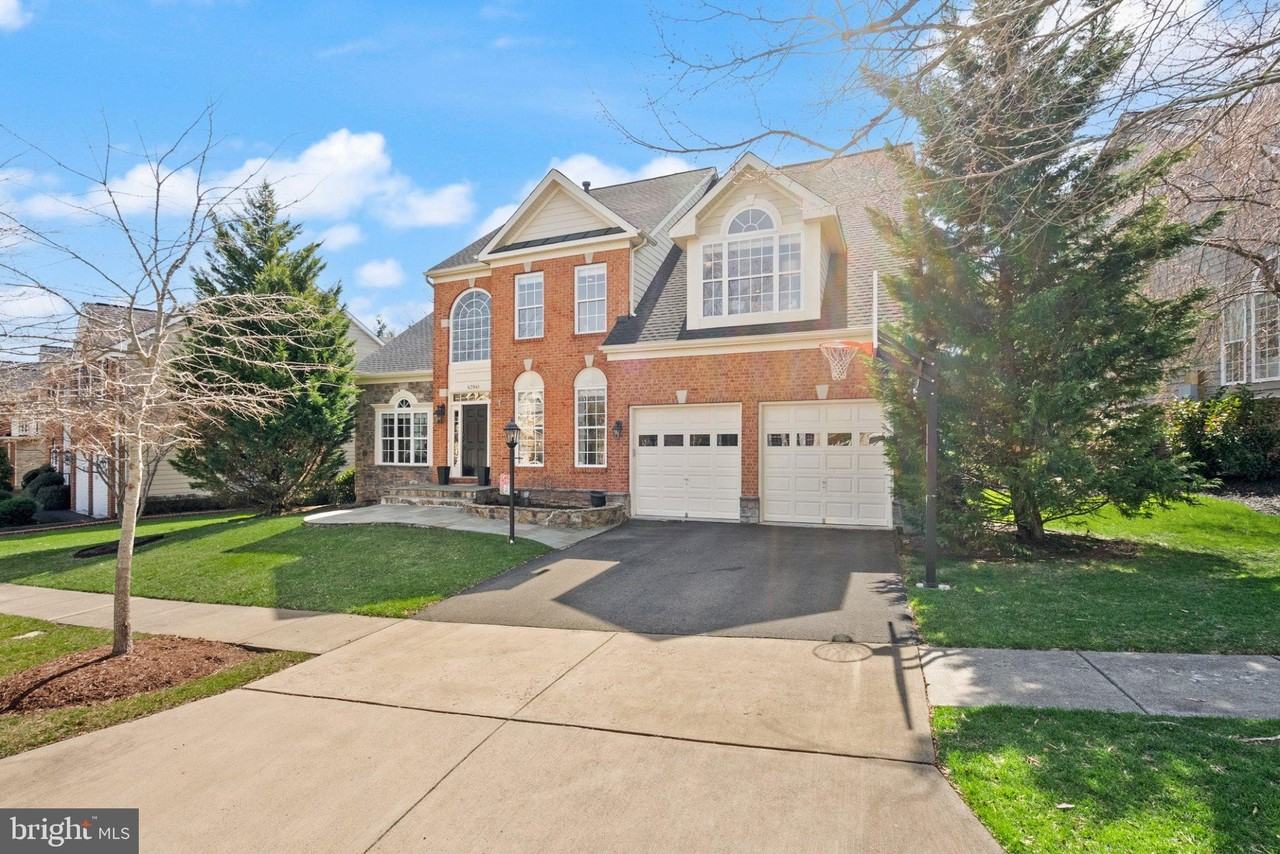 43941 Riverpoint Dr - Photo 2 of 50