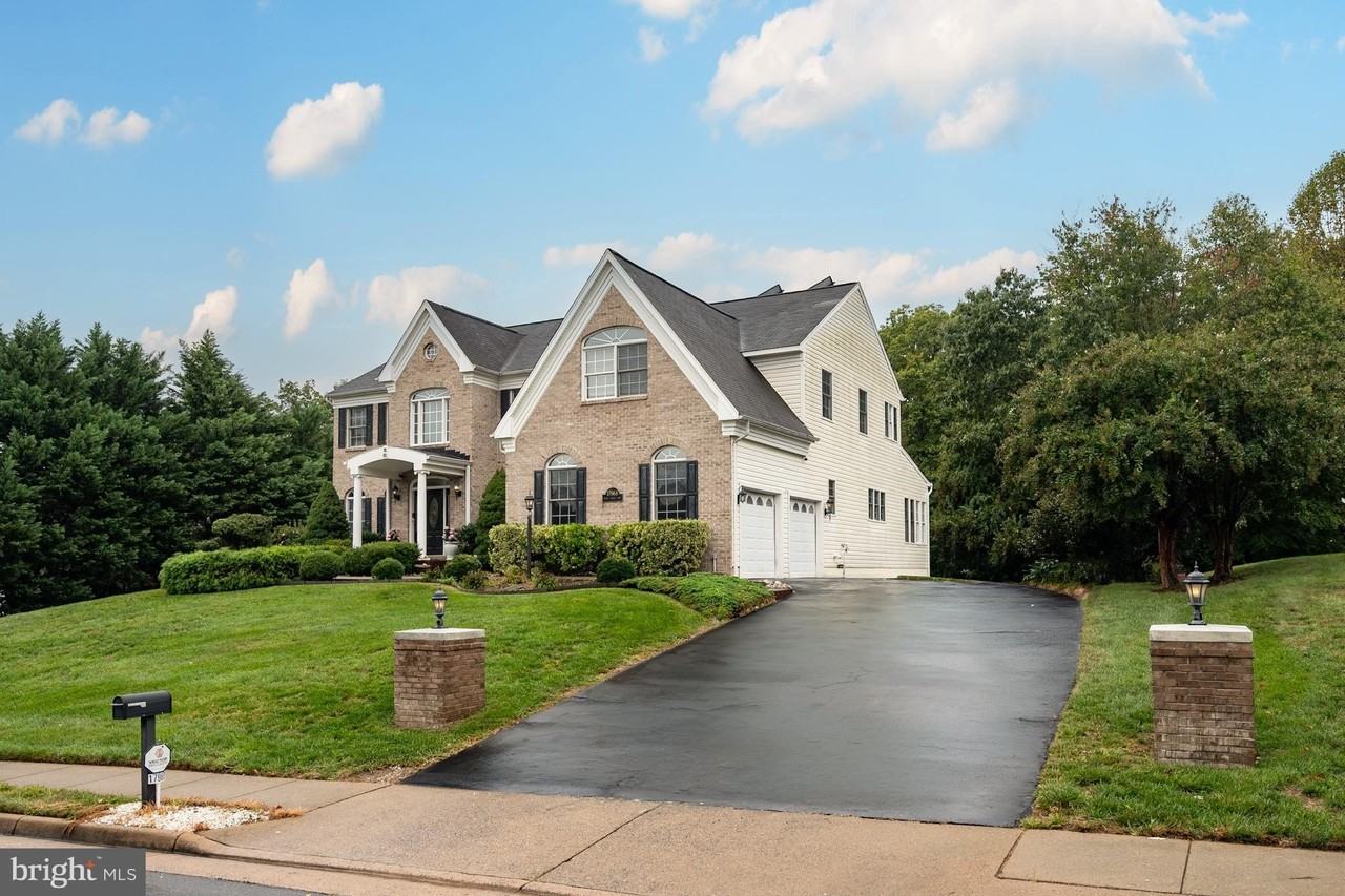 17968 Swans Creek Ln - Photo 4 of 50