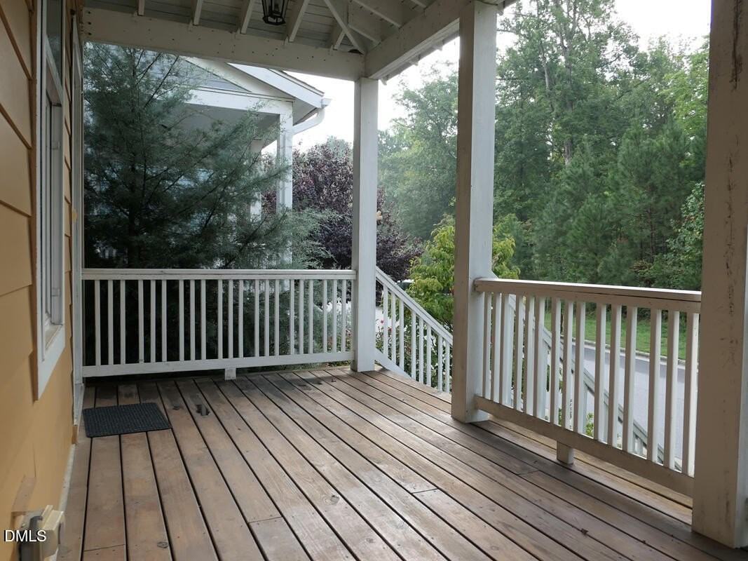 35 Hawk Point Rd - Photo 3 of 37