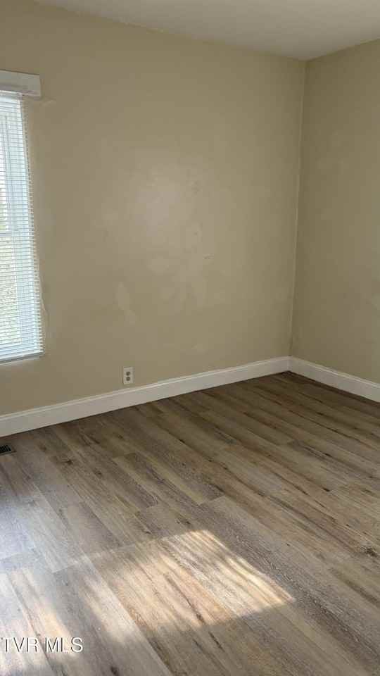 1725 Jefferson Ave #4 - Photo 3 of 6
