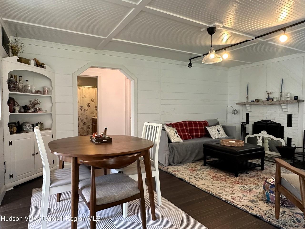 304 Silver Hollow Rd - Photo 6 of 15