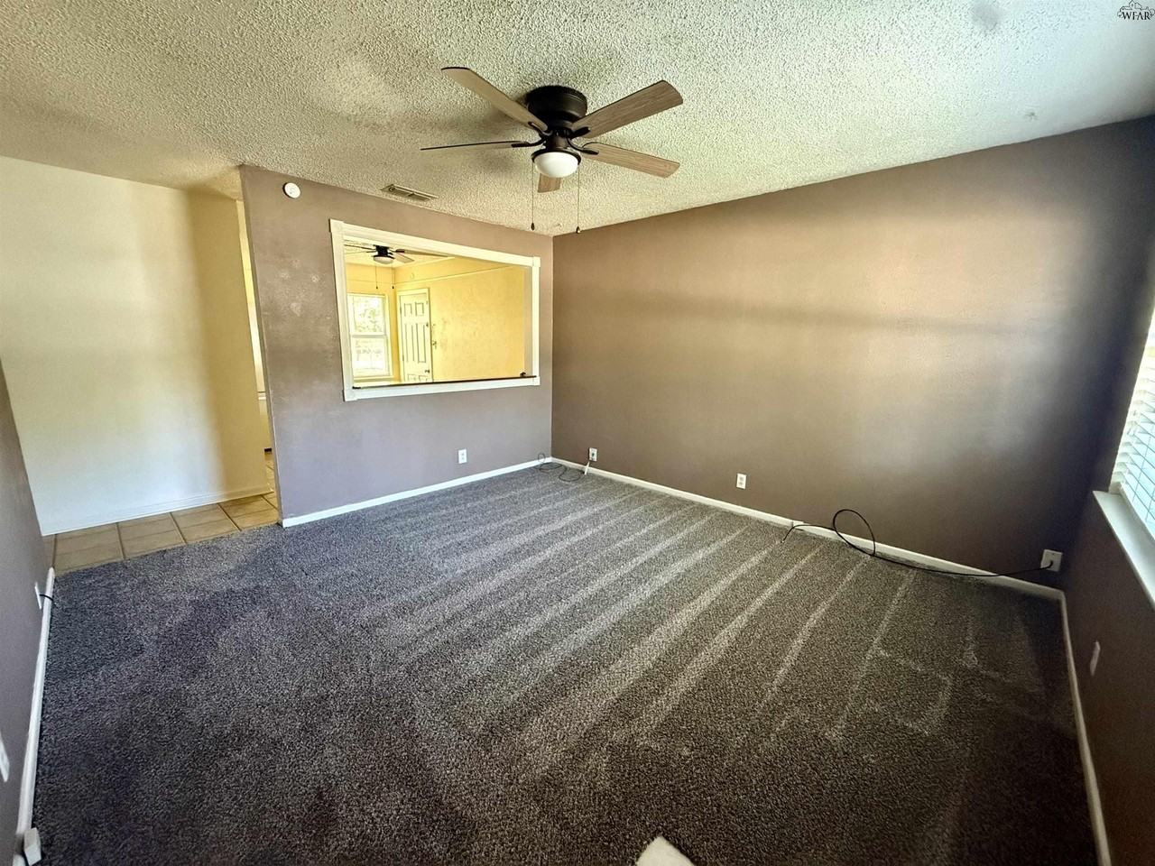 1426 Harris Ln - Photo 2 of 14