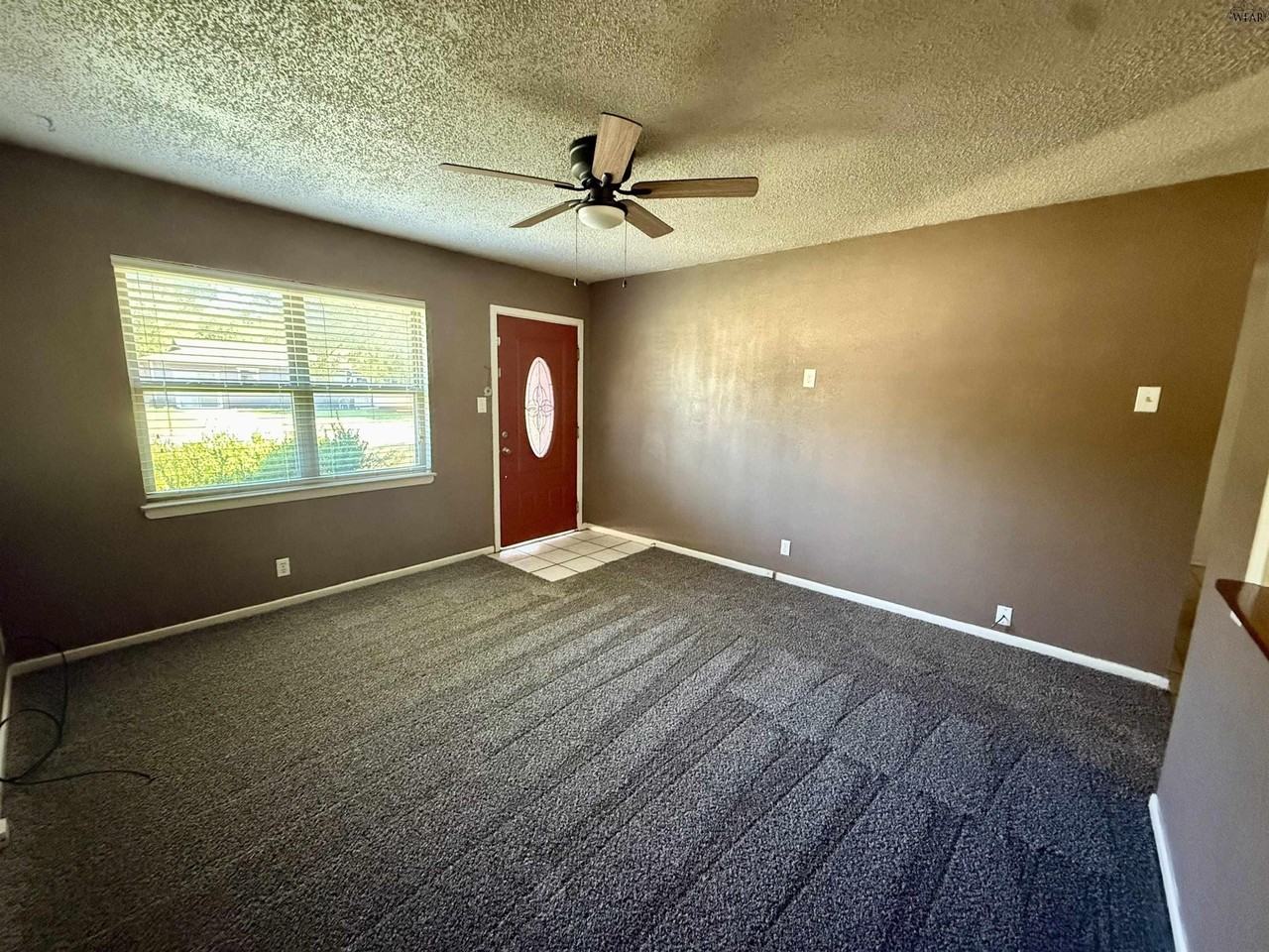 1426 Harris Ln - Photo 3 of 14