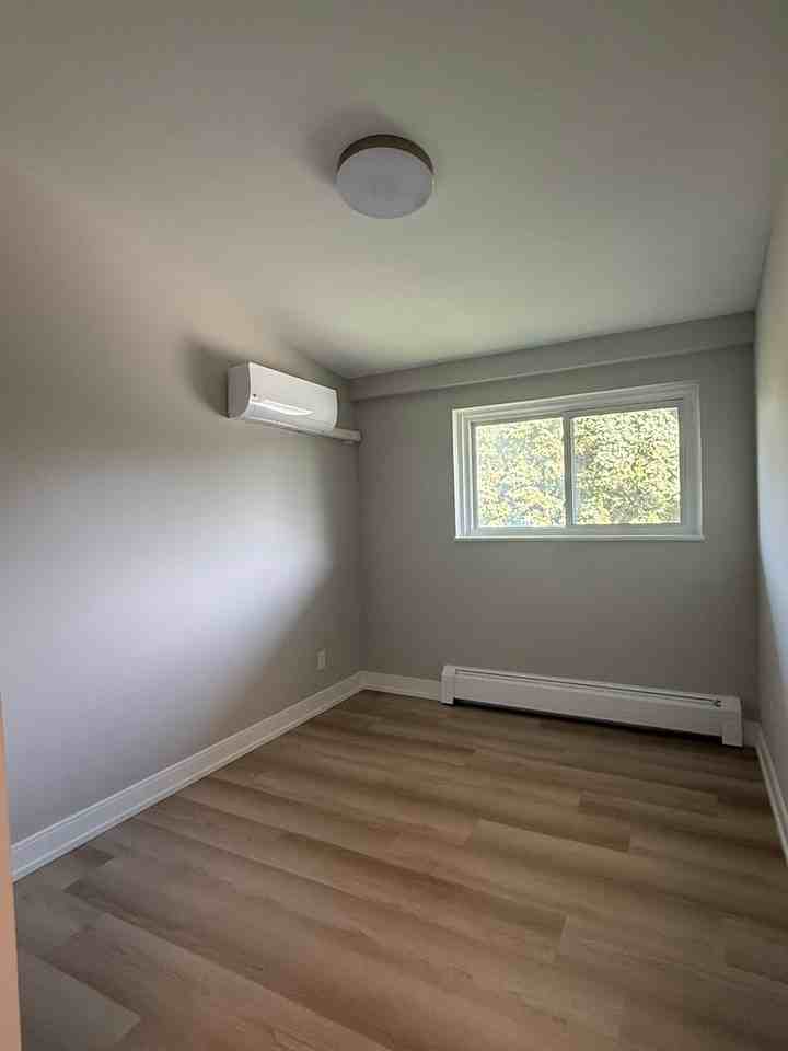 163 Macgregor Crescent - Photo 4 of 11