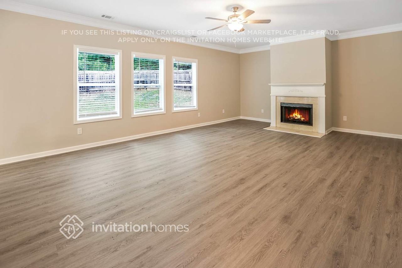 159 Hawthorn Dr - Photo 4 of 28