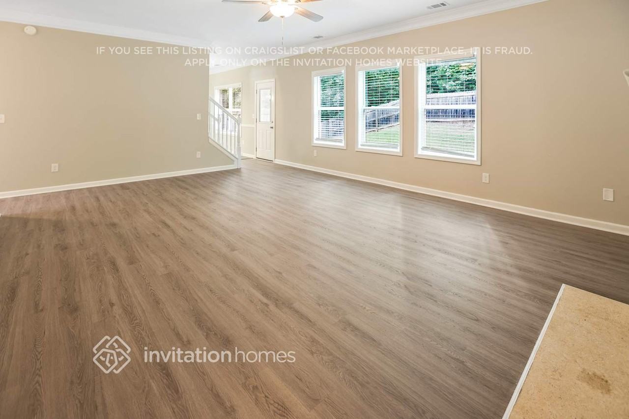 159 Hawthorn Dr - Photo 5 of 28