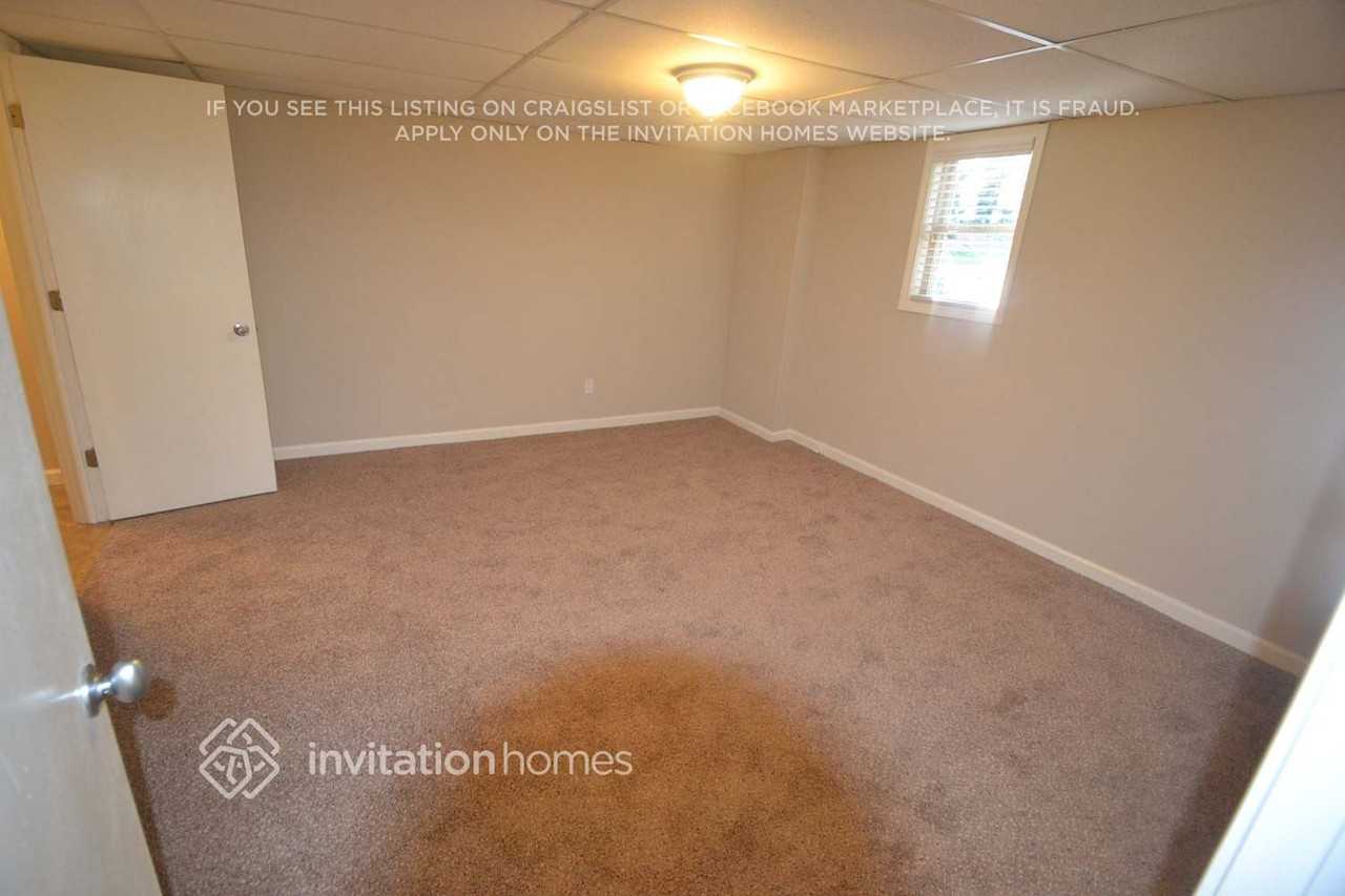 1723 Christie Dr Ne - Photo 2 of 5