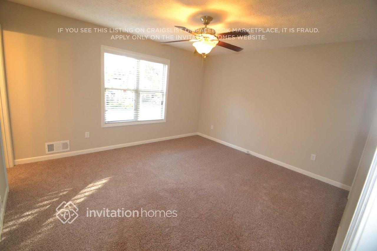 1723 Christie Dr Ne - Photo 3 of 5