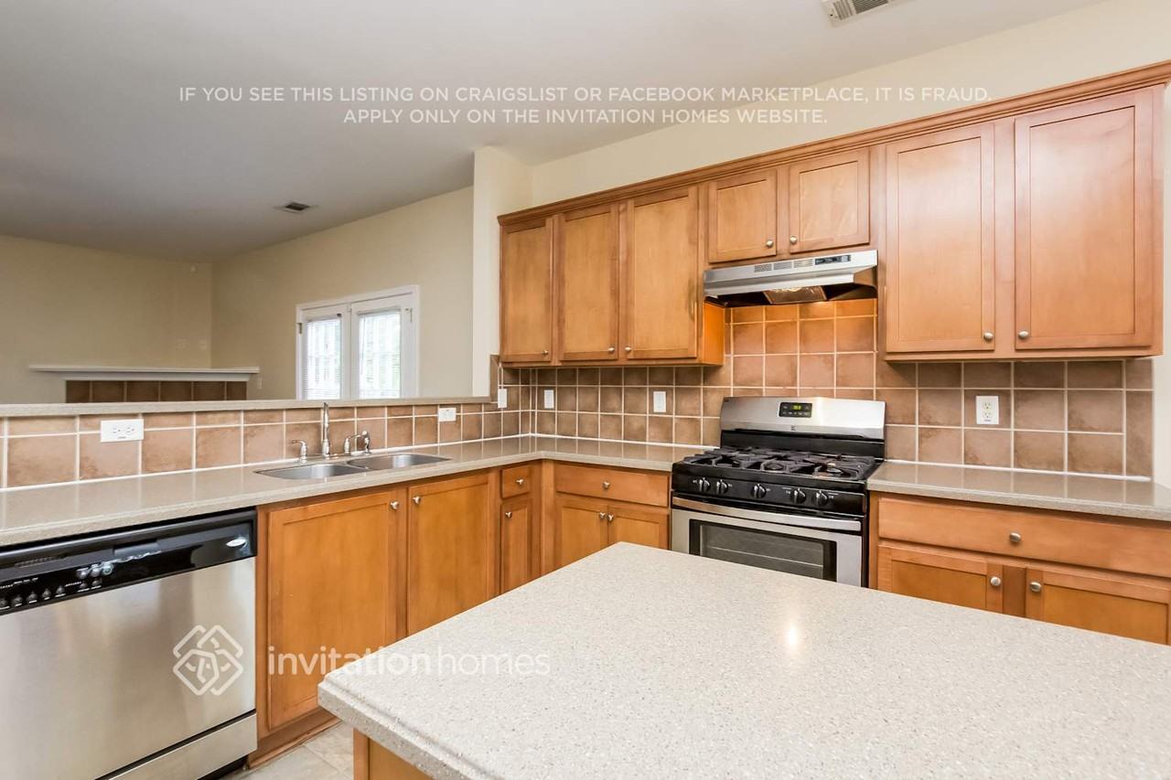 7188 Toccoa Cir - Photo 4 of 16