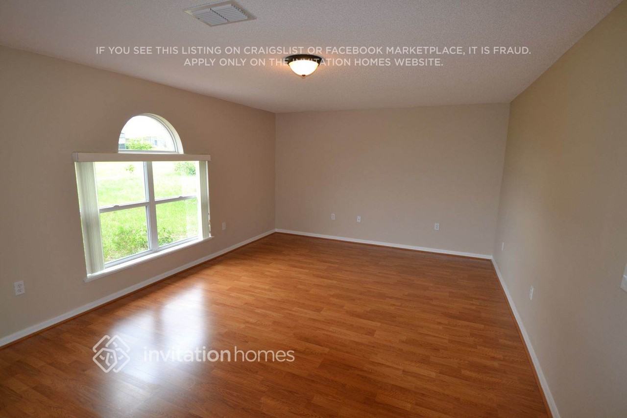 496 Elgin Blvd - Photo 2 of 13