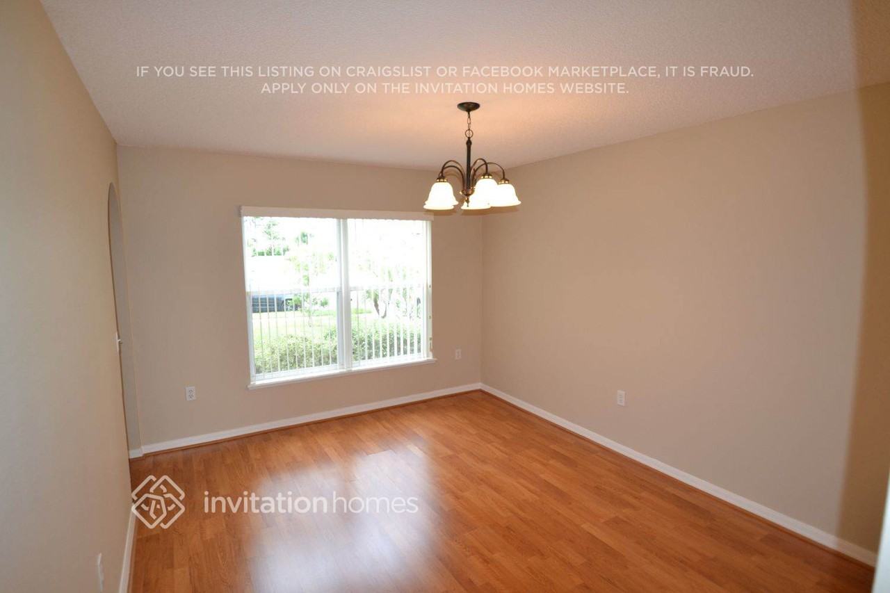 496 Elgin Blvd - Photo 5 of 13