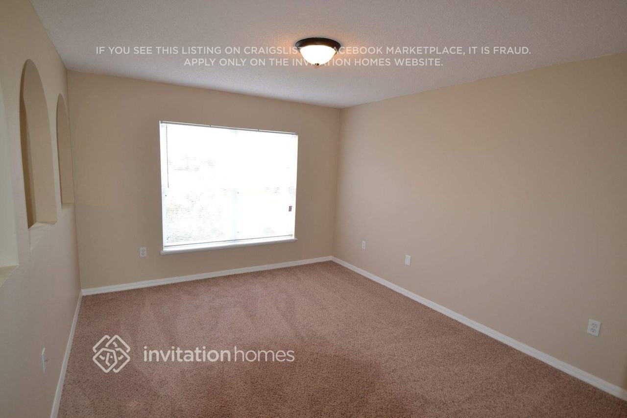 496 Elgin Blvd - Photo 6 of 13