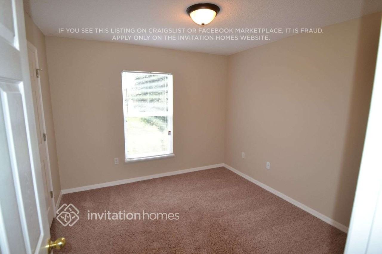 496 Elgin Blvd - Photo 7 of 13