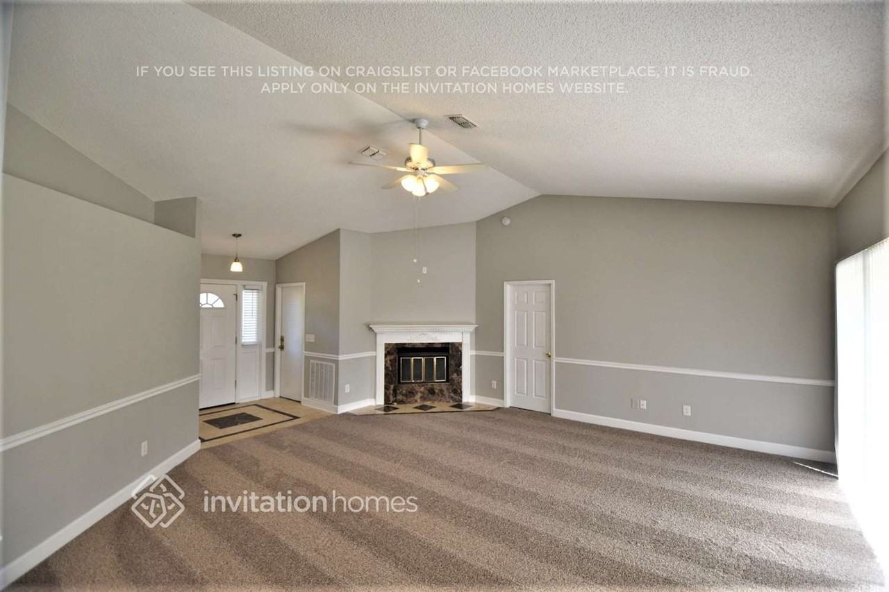 8478 Wessex Ct - Photo 2 of 12
