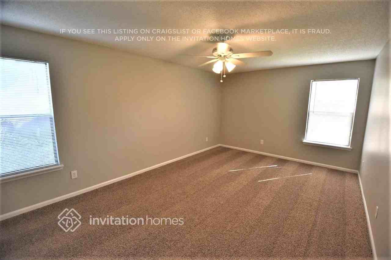 8478 Wessex Ct - Photo 5 of 12
