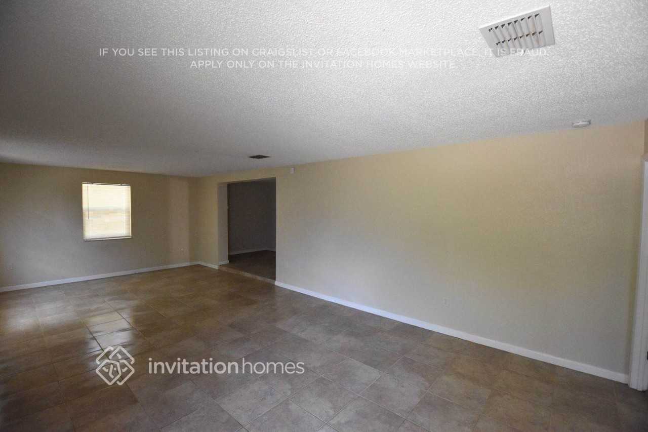2415 4th St - Photo 2 of 11