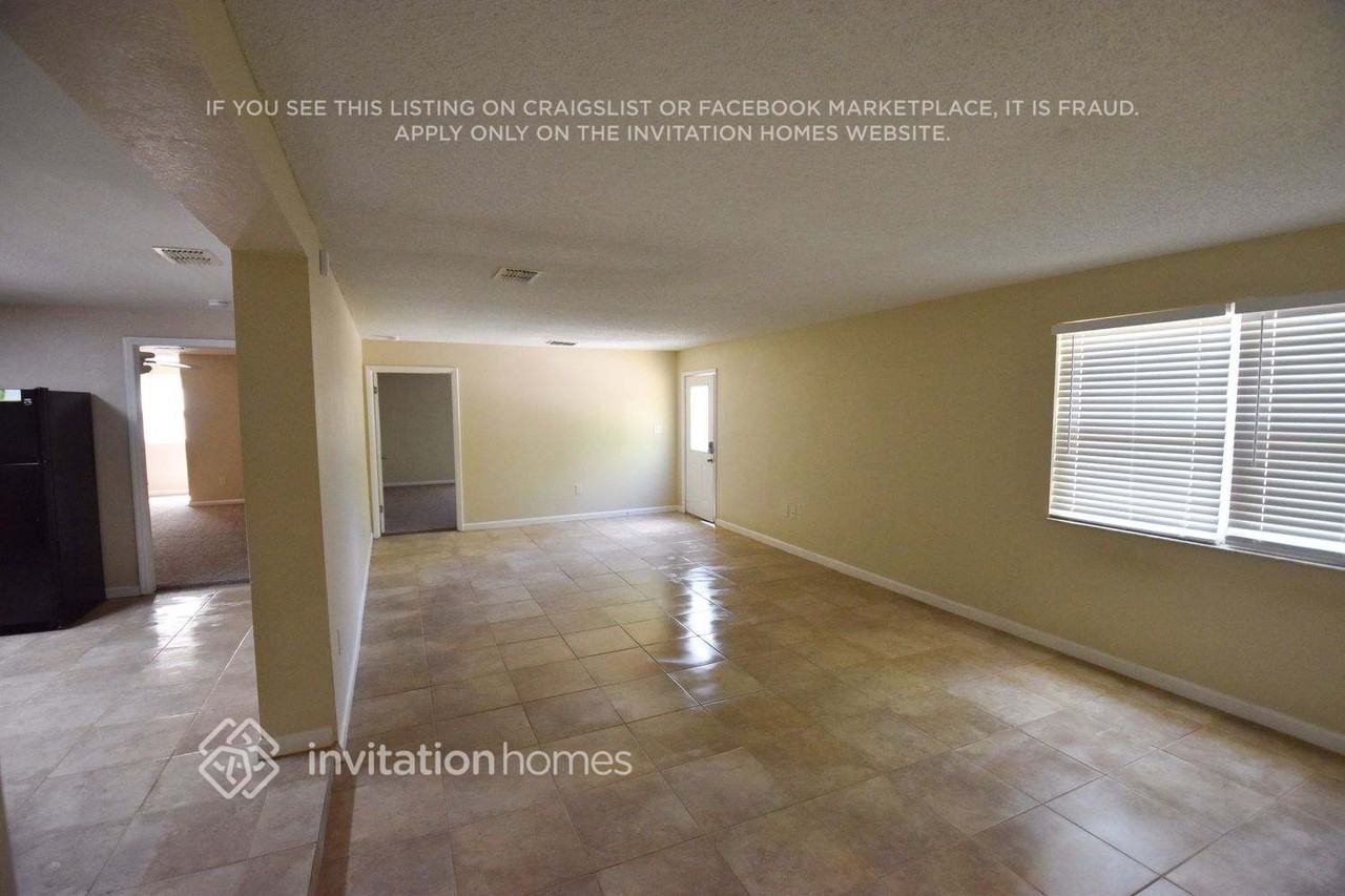 2415 4th St - Photo 3 of 11
