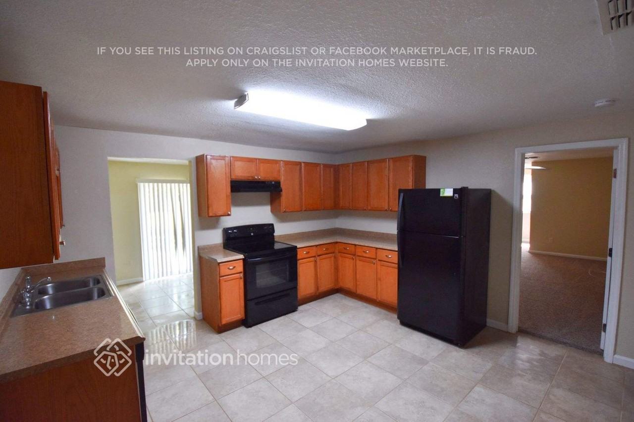 2415 4th St - Photo 4 of 11