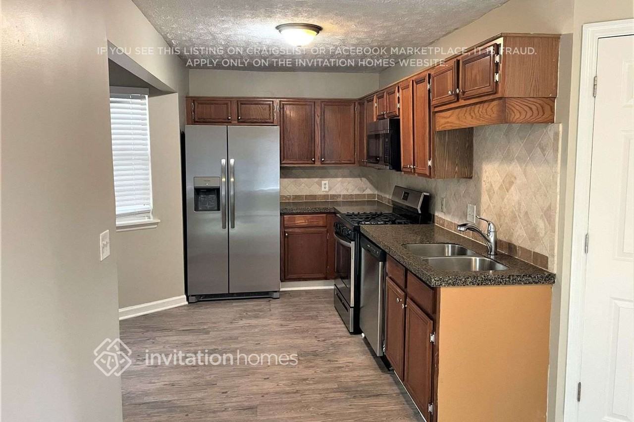 1046 Kennesborough Rd Nw - Photo 3 of 12