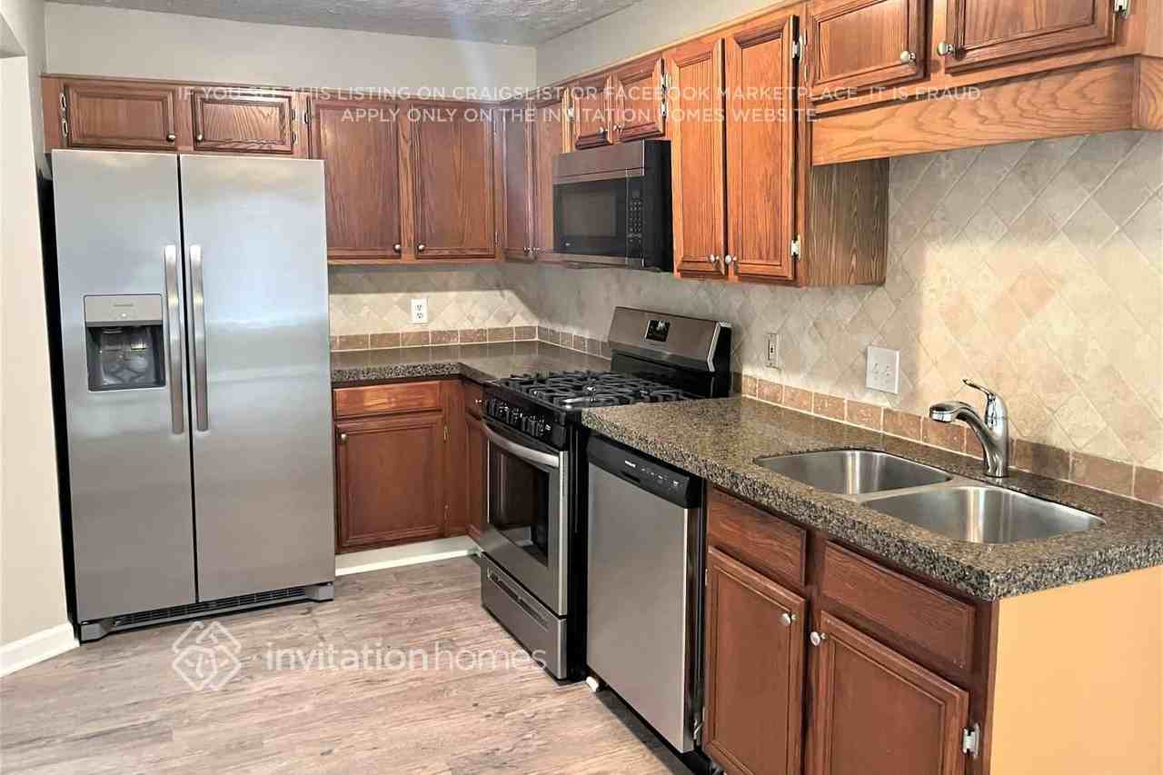 1046 Kennesborough Rd Nw - Photo 4 of 12