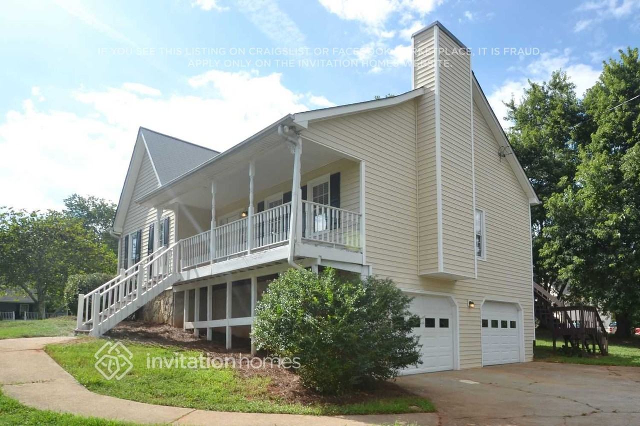 445 Raven Dr - Photo 2 of 10