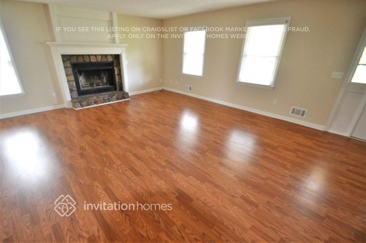 445 Raven Dr - Photo 3 of 10