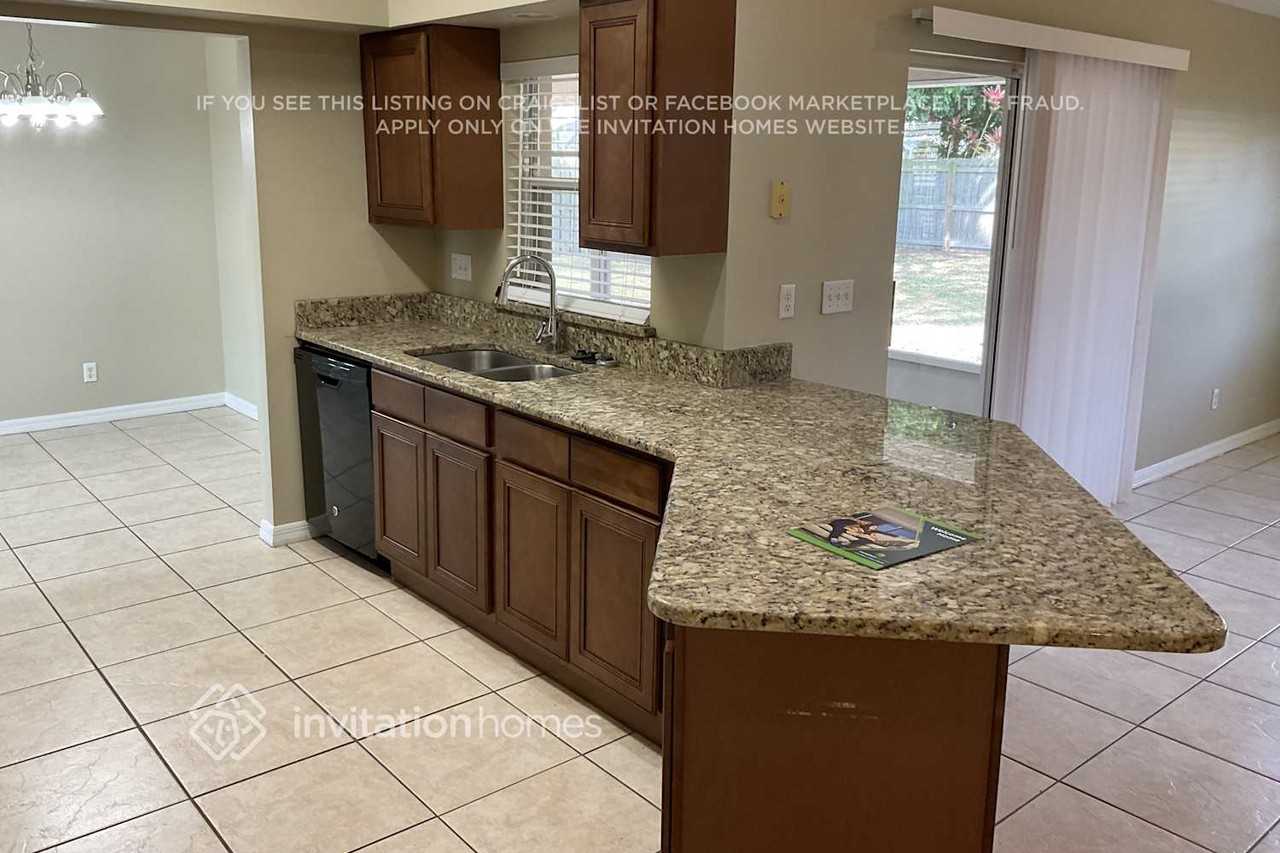 972 Kingfisher Way - Photo 3 of 11
