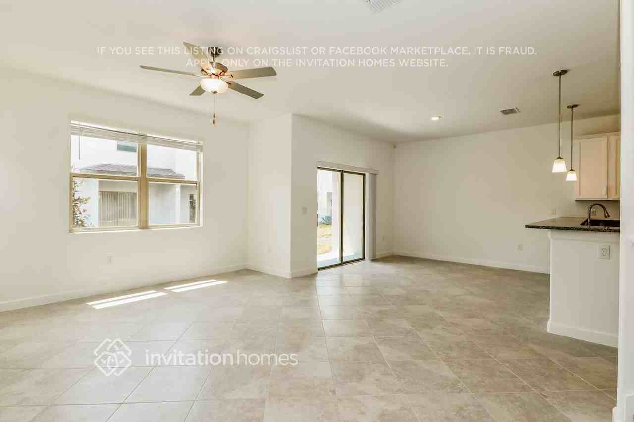 3087 Bryant Park Dr - Photo 4 of 20