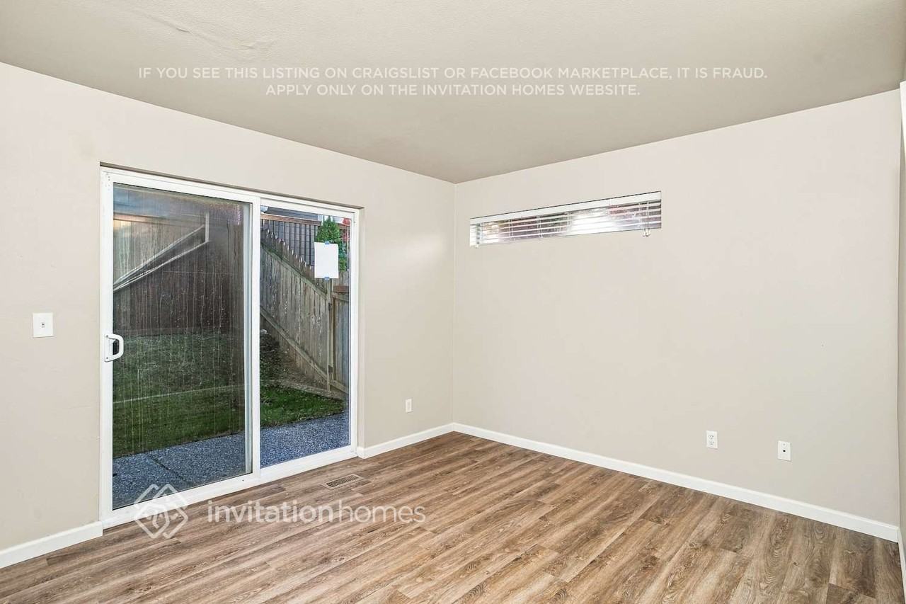 8402 4th St Ne - Photo 4 of 18